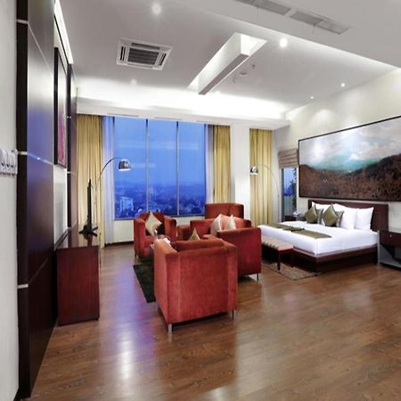 Grand Candi Hotel Semarang Exterior photo
