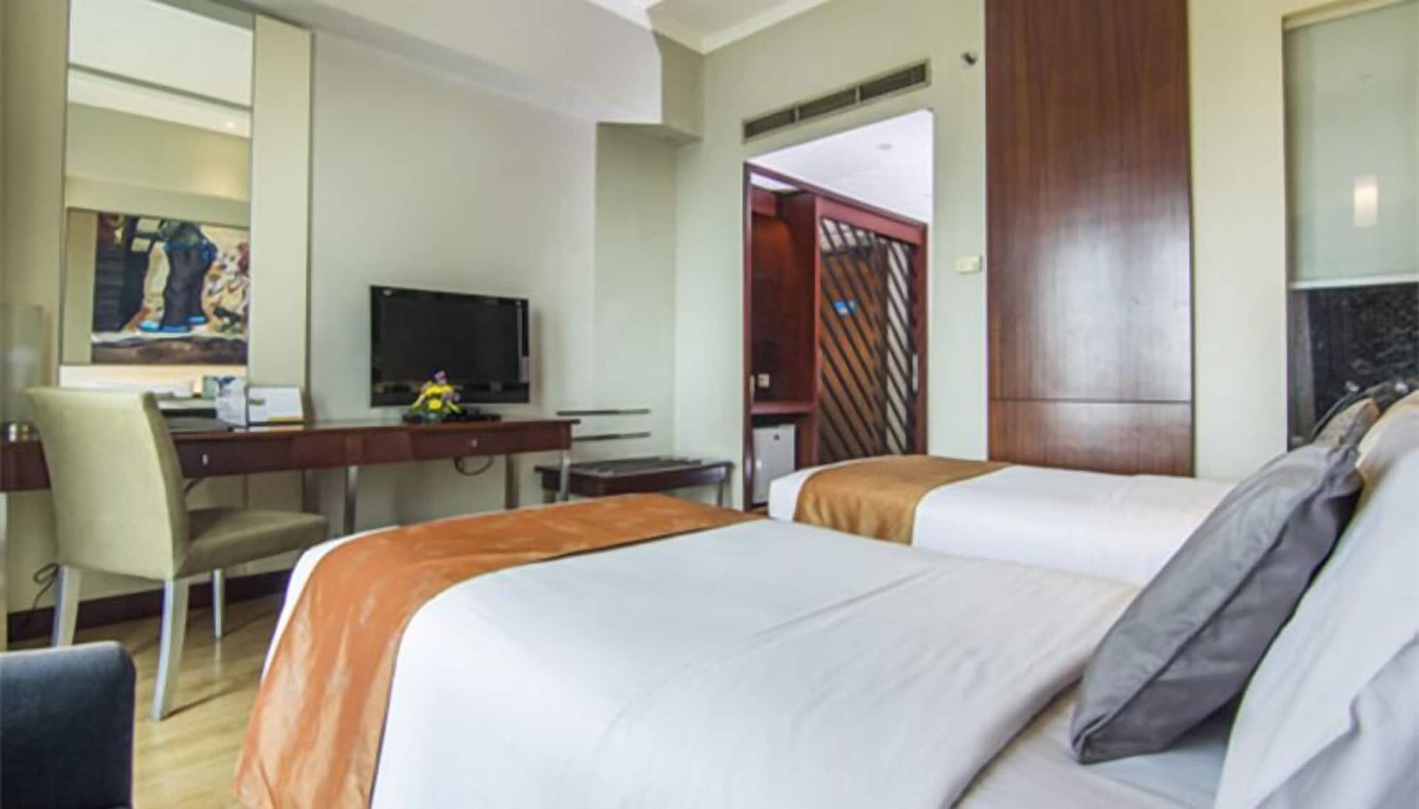 Grand Candi Hotel Semarang Exterior photo