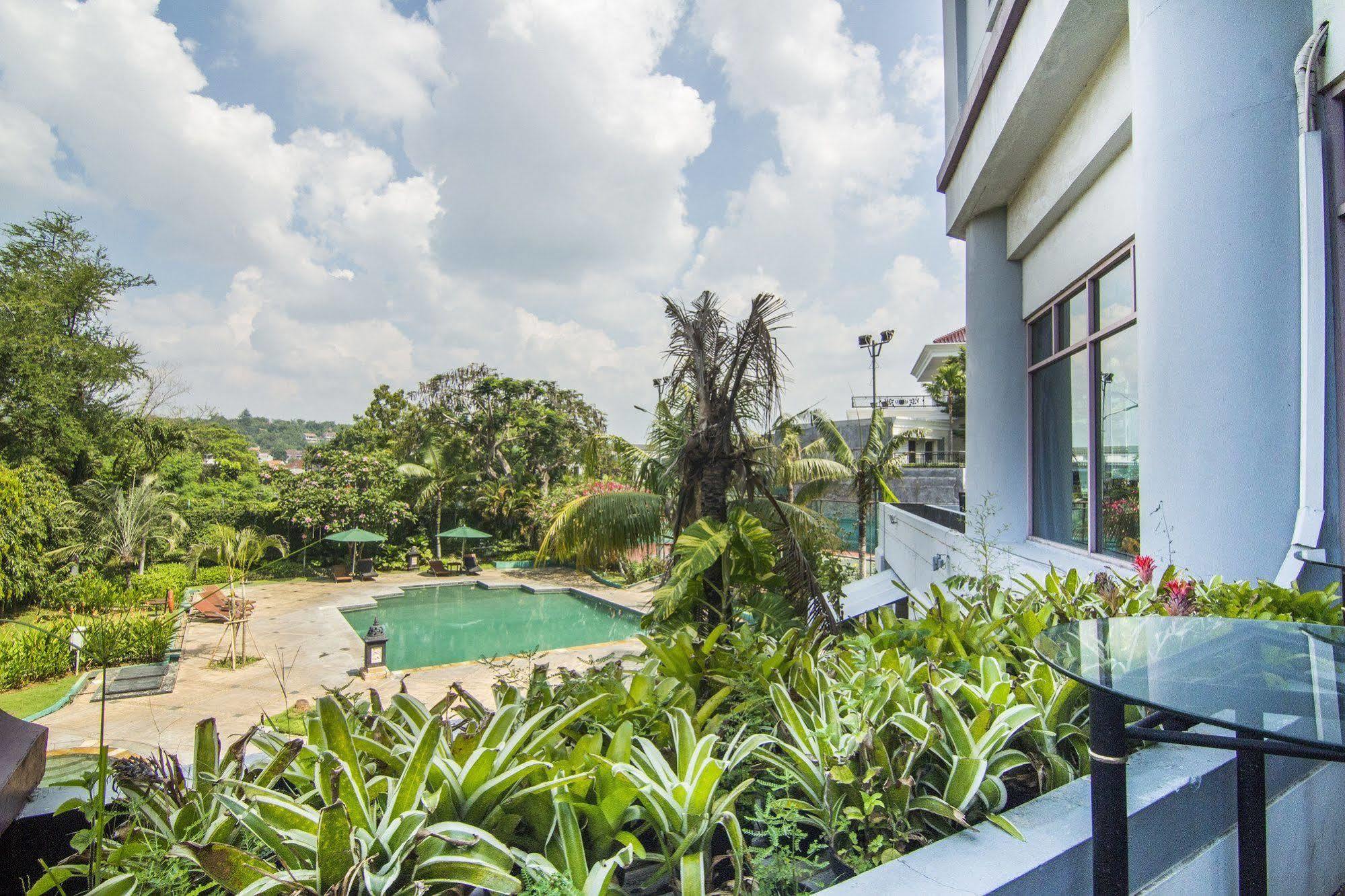 Grand Candi Hotel Semarang Exterior photo