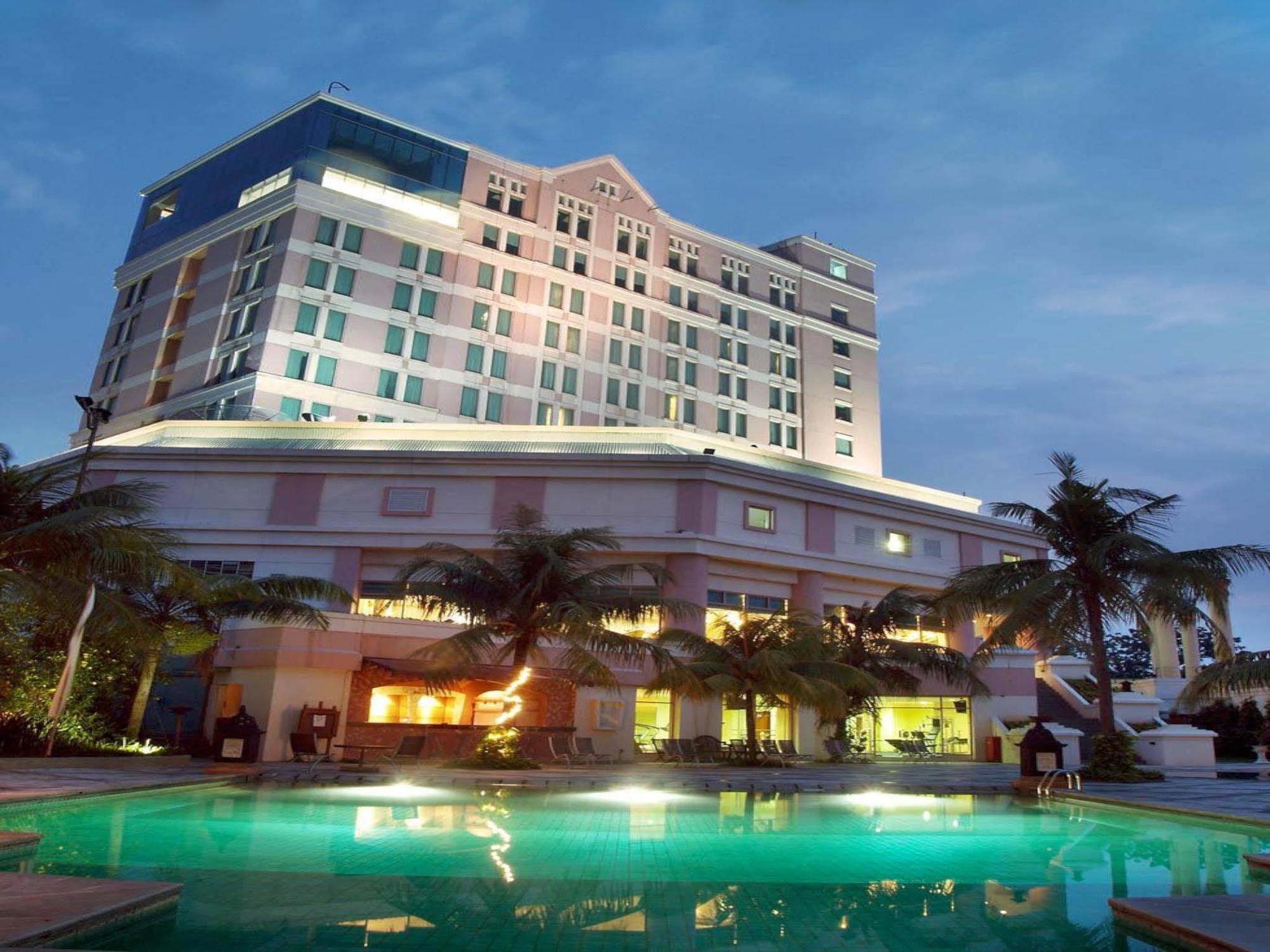 Grand Candi Hotel Semarang Exterior photo