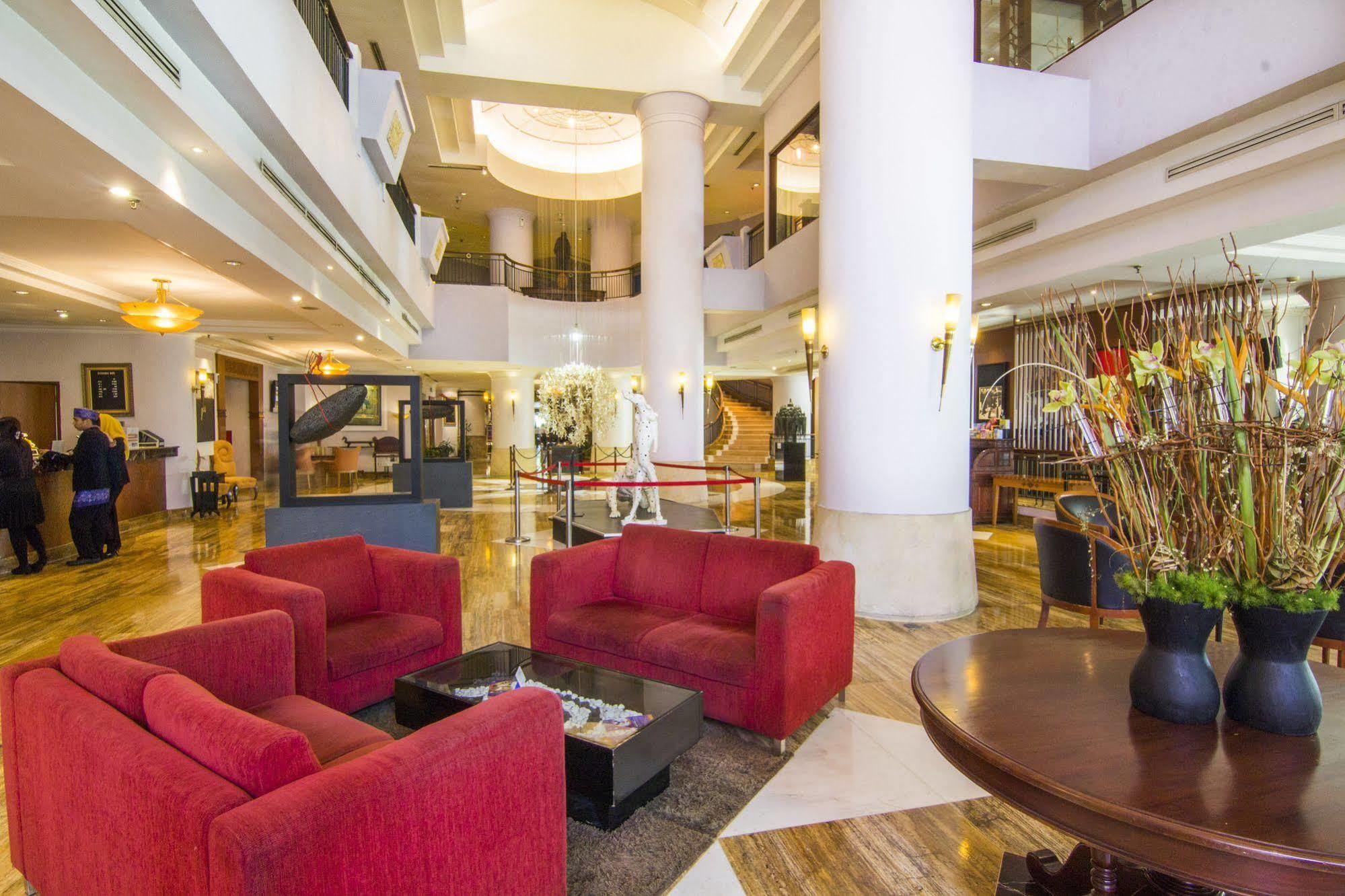 Grand Candi Hotel Semarang Exterior photo